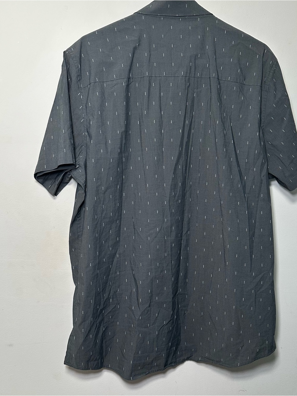 TravisMathew Men’s Gray Short Sleeve Button Front Shirt Geometric Print - Picture 13 of 15